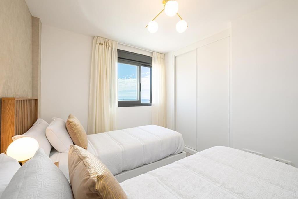 Luxury Carihuela With Private Jacuzzi By Ensuite Apartment *