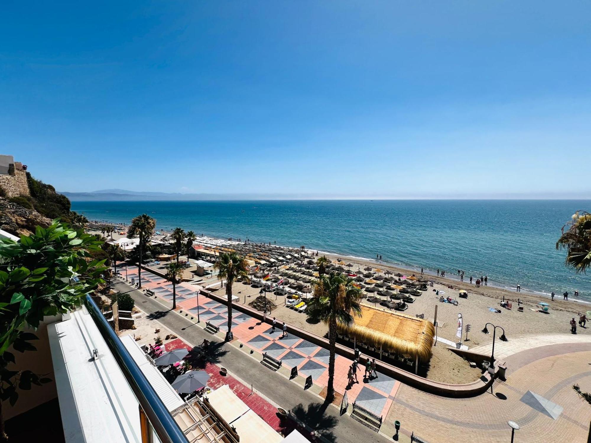 La Roca Frente Al Mar