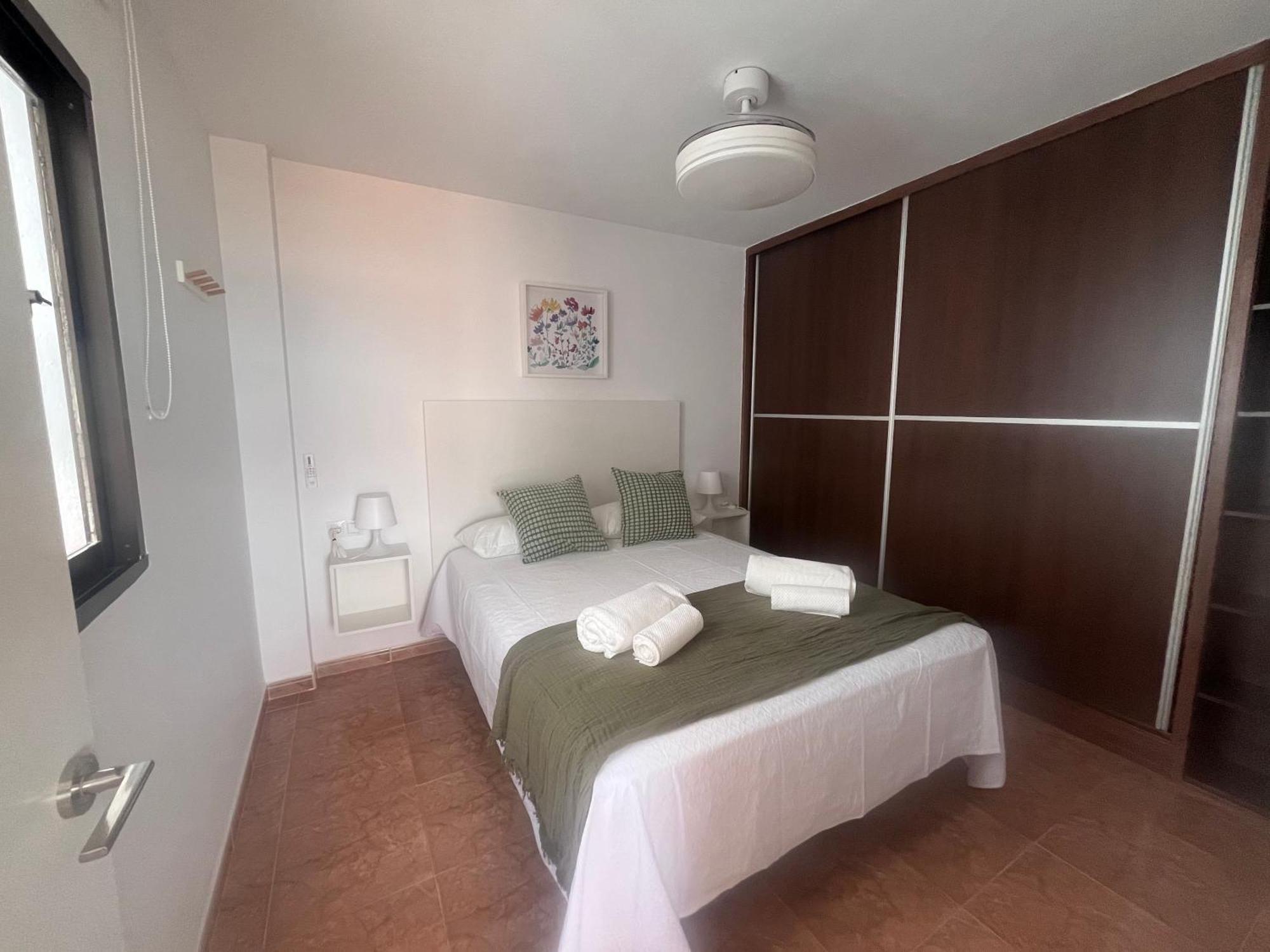Lidia Planta 2, La Carihuela 1ª Linea Playa, Vistas Mar, Buhardilla 1 Dormitorio, 40 M2, 1-3 Huesped, Terraza, Wifi * Torremolinos