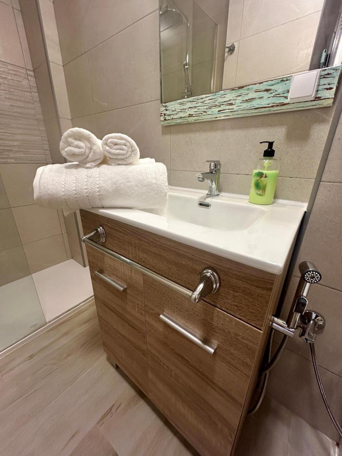 Centro Estudio Con Balcon Apartamento