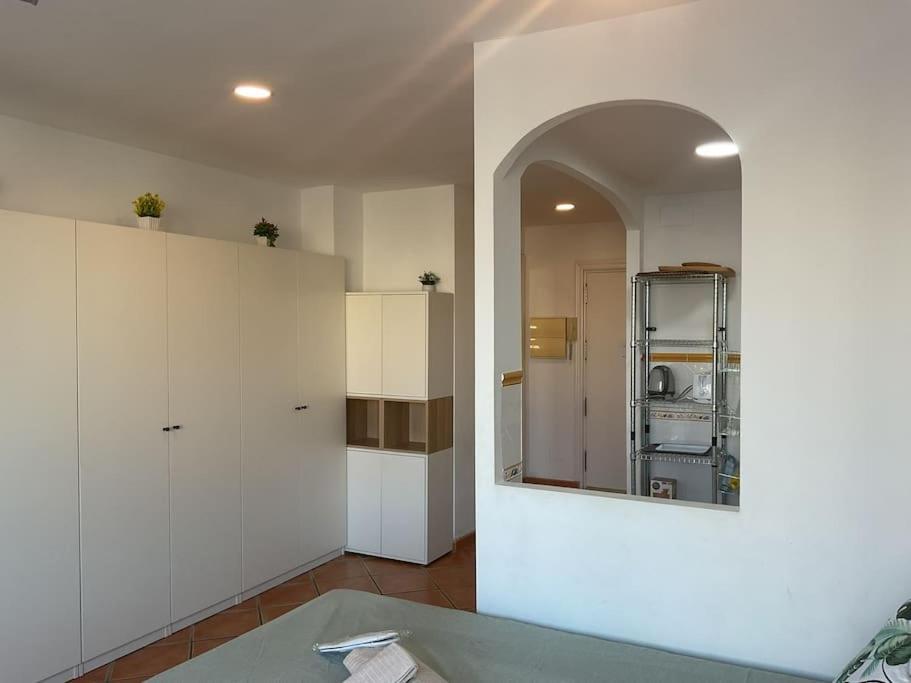 Helios - City Center - Parking Apartment Torremolinos
