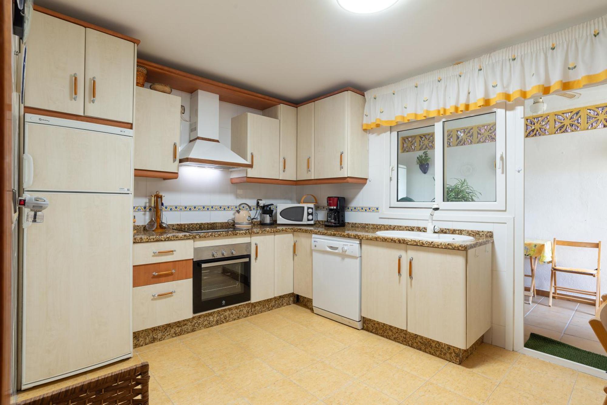 Valentina - Renovated On Alamos *
