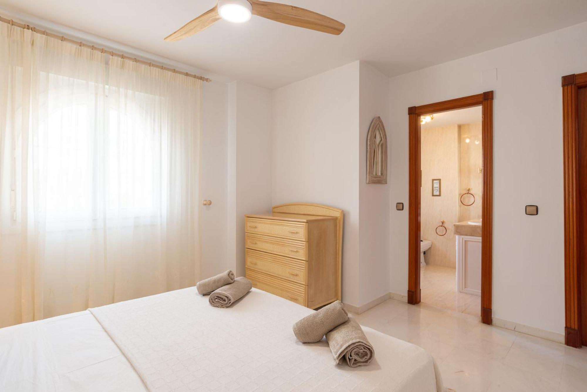 Valentina - Renovated On Alamos Villa *