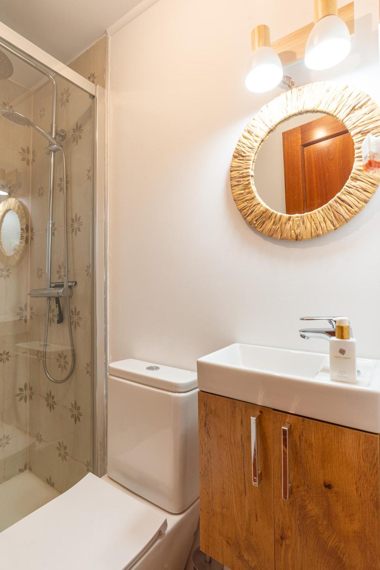 Valentina - Renovated On Alamos Villa *