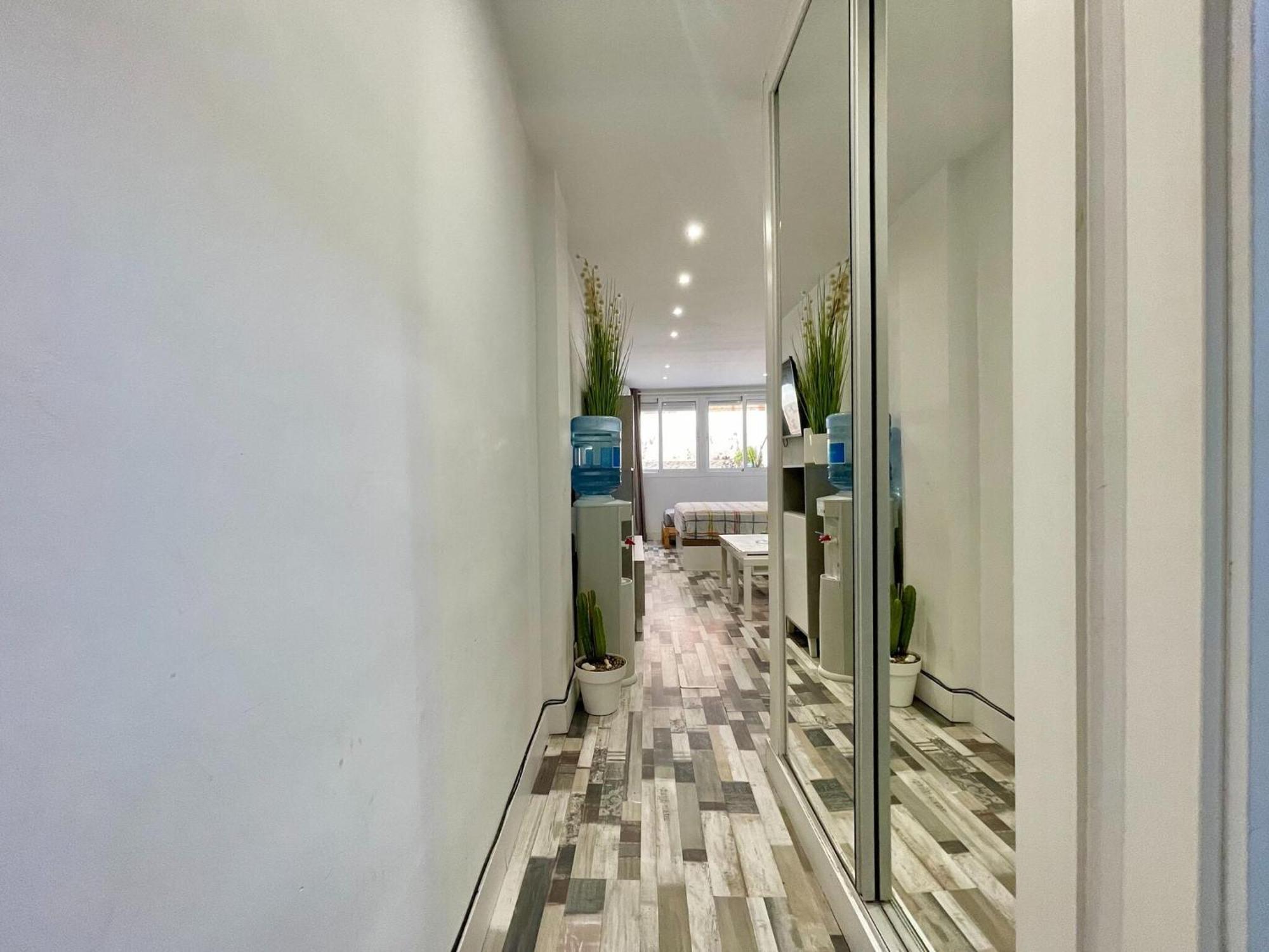 Apartment In Near Seabeach
