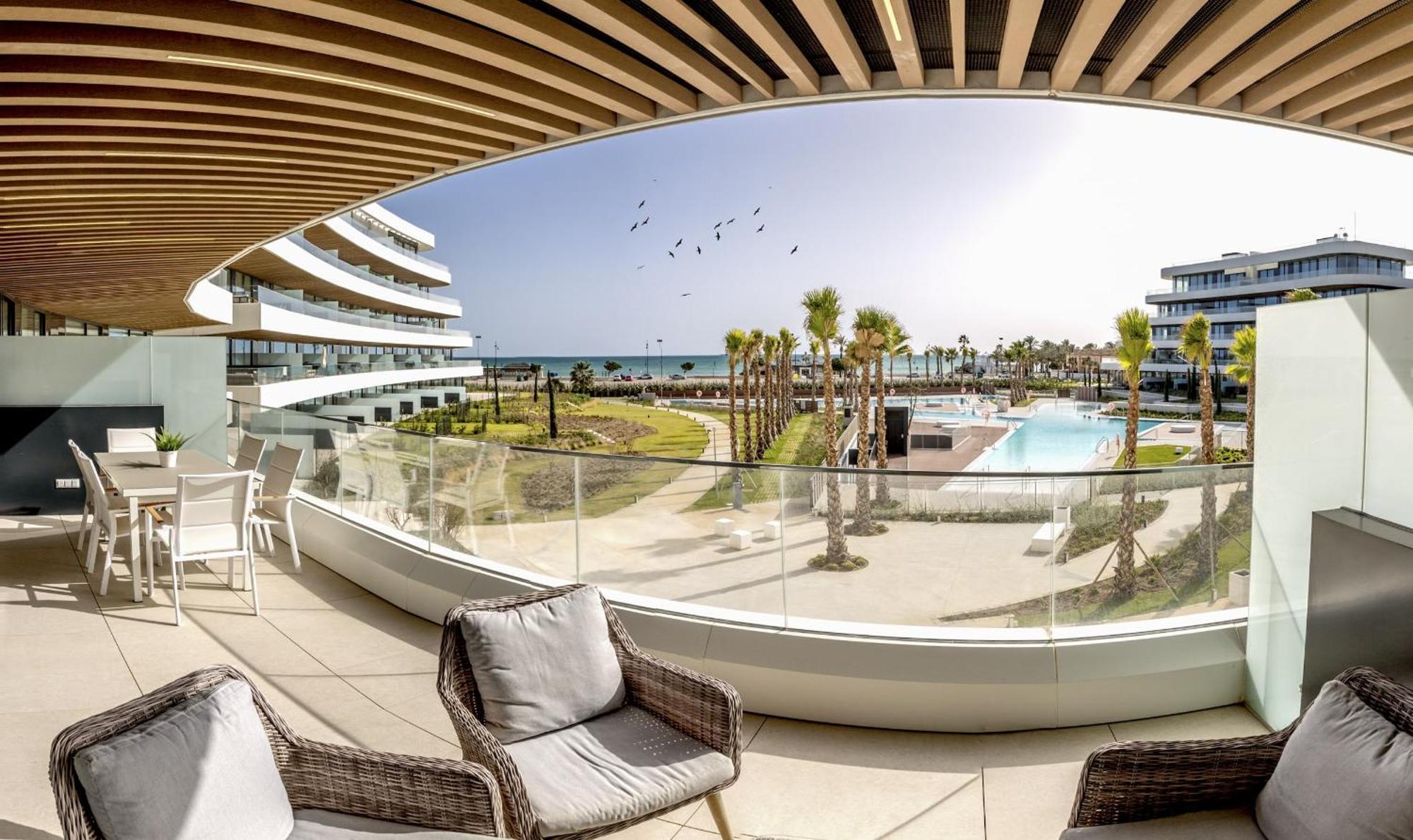 Apartamento Vivi Homes - Rembrandt Pool, Sauna, Gym & Sea View