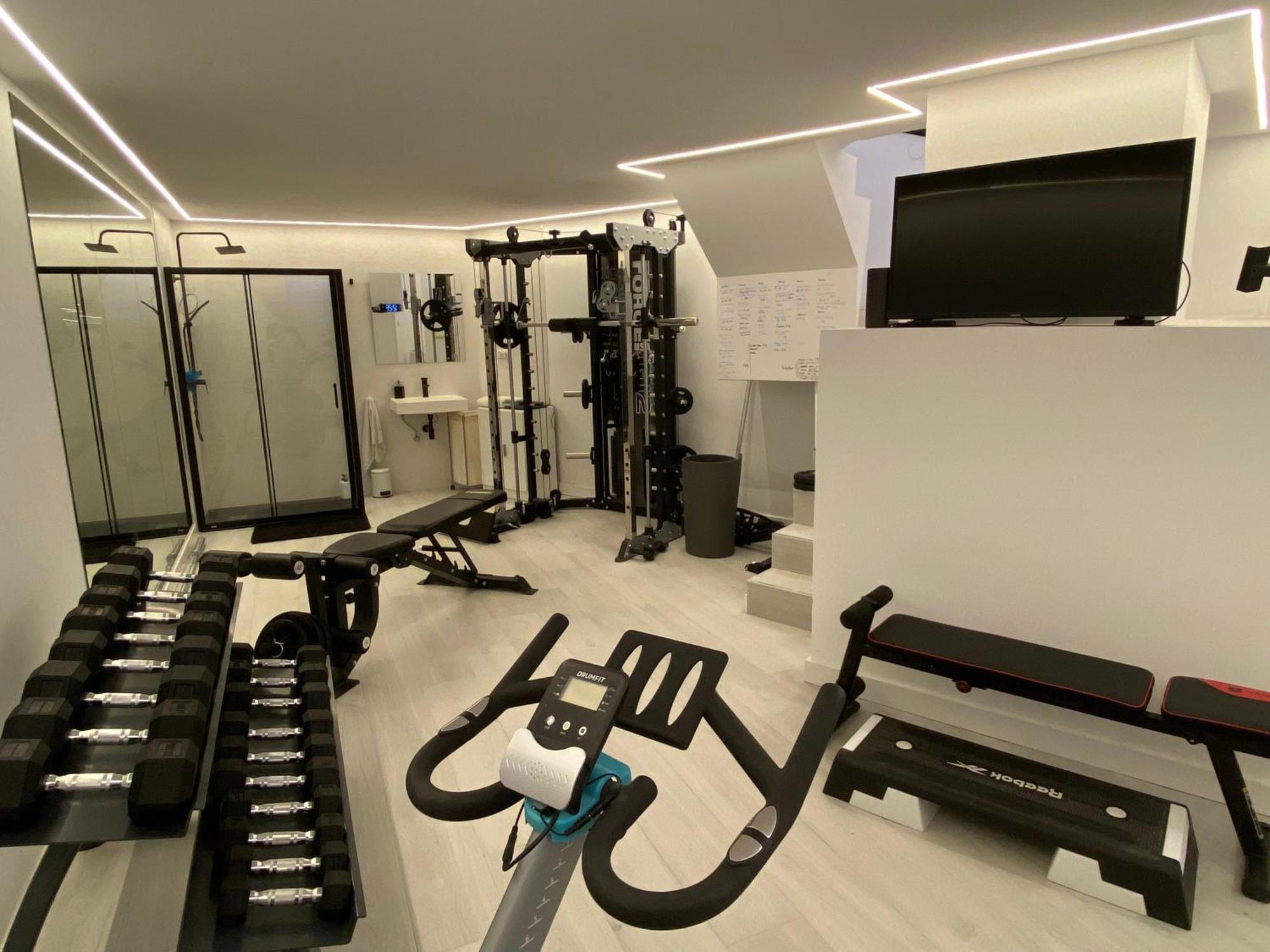 Casa Moderna Con Gimnasio *