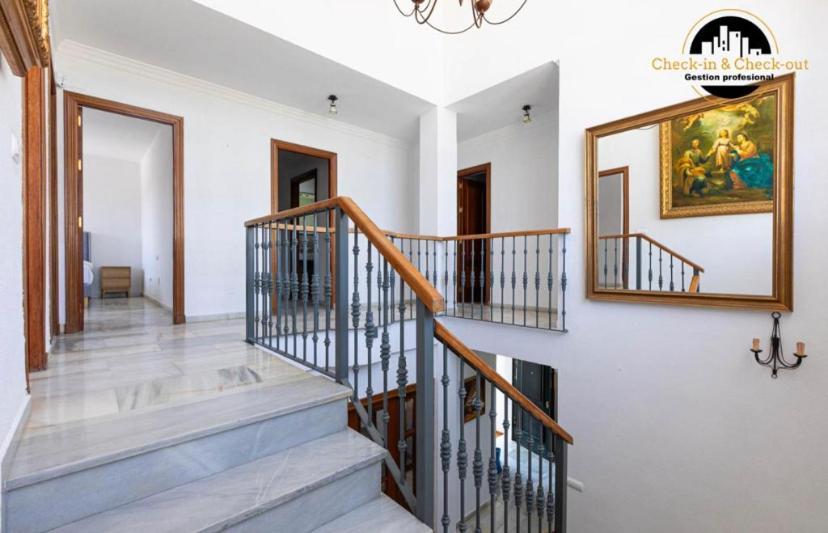 Del Mar Villa *