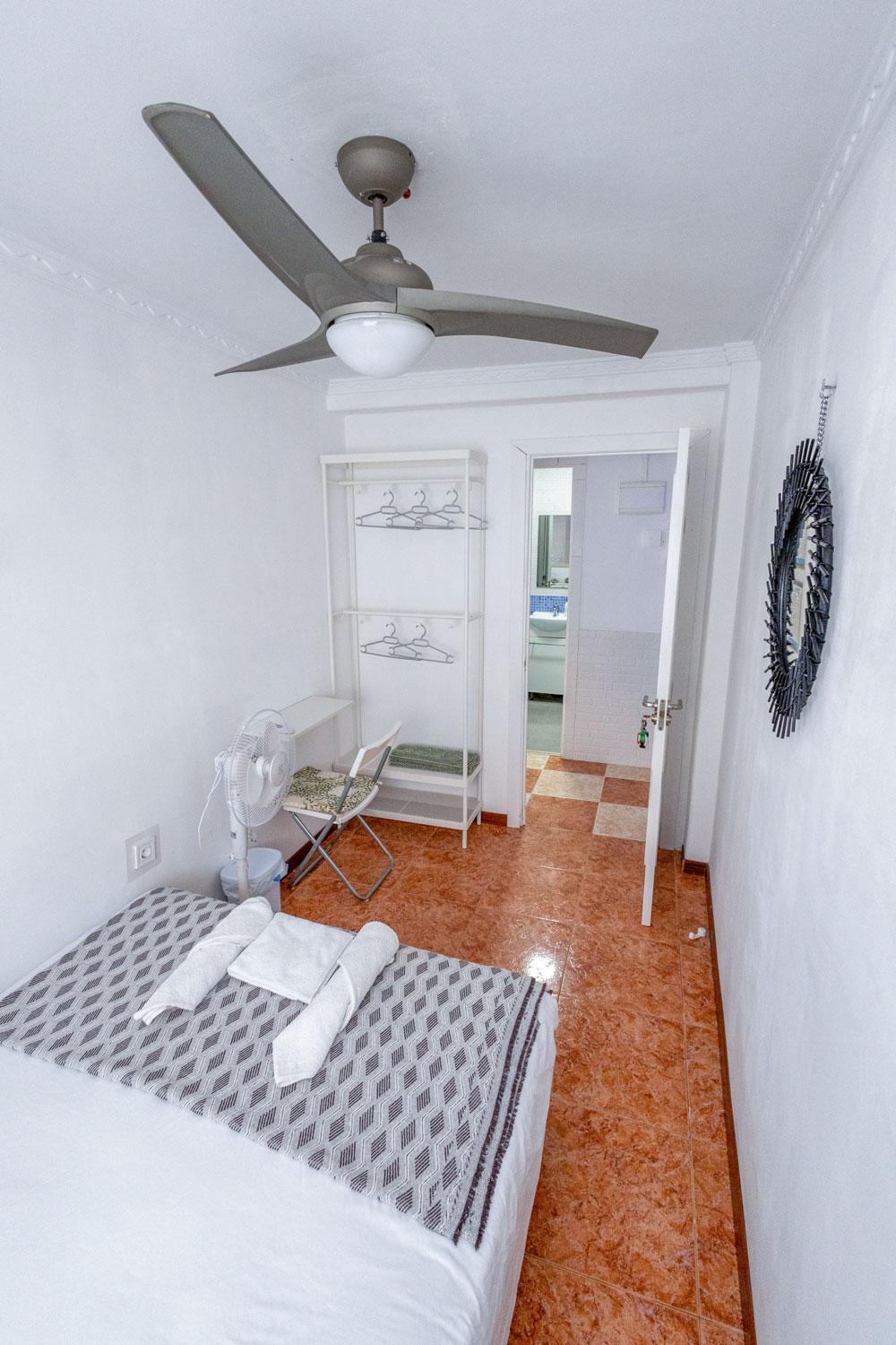Habitacion Cama Matrimonio Piso Compartido Homestay Torremolinos