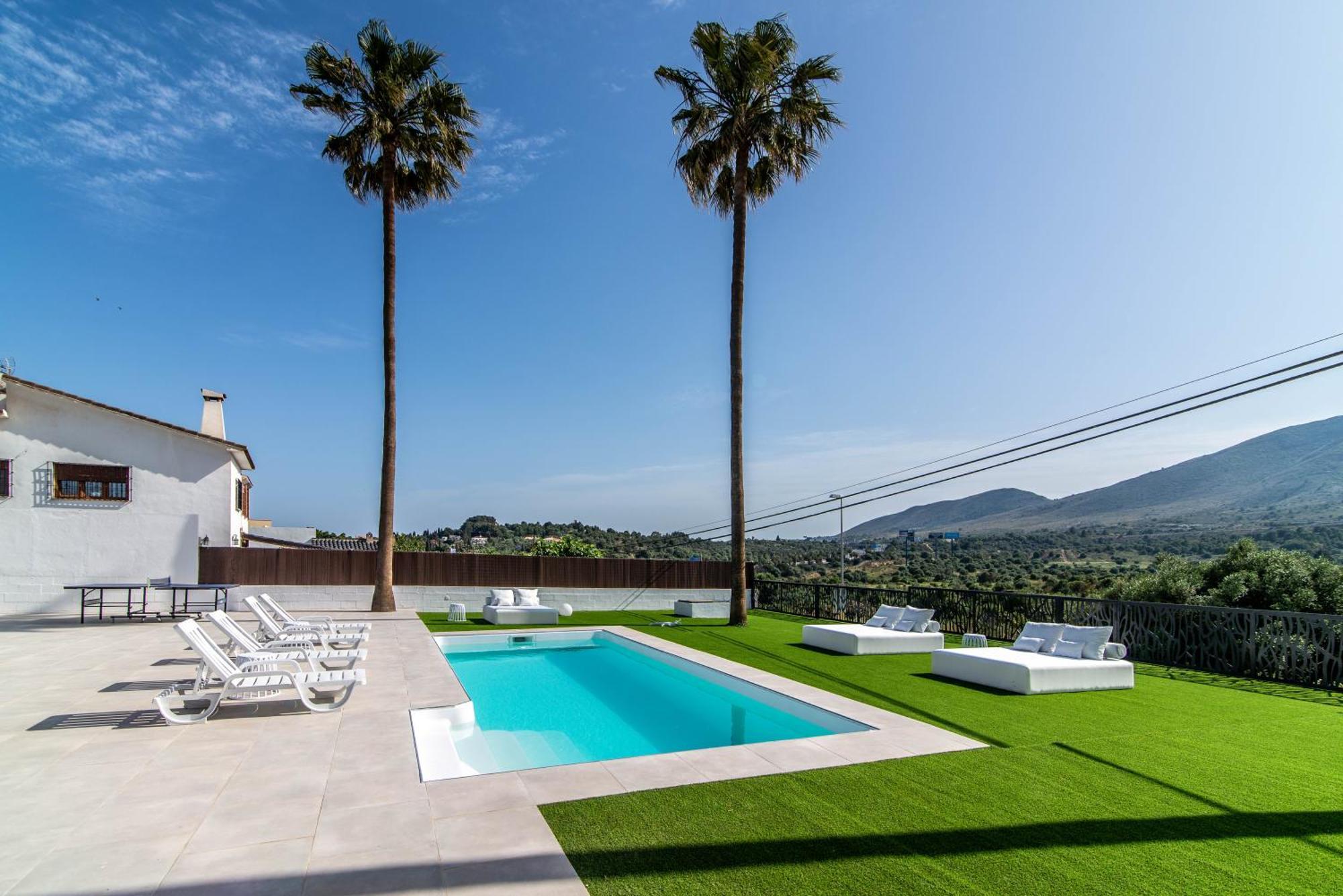 Palm Tree 5 Bdr Pool & Bbq Villa *