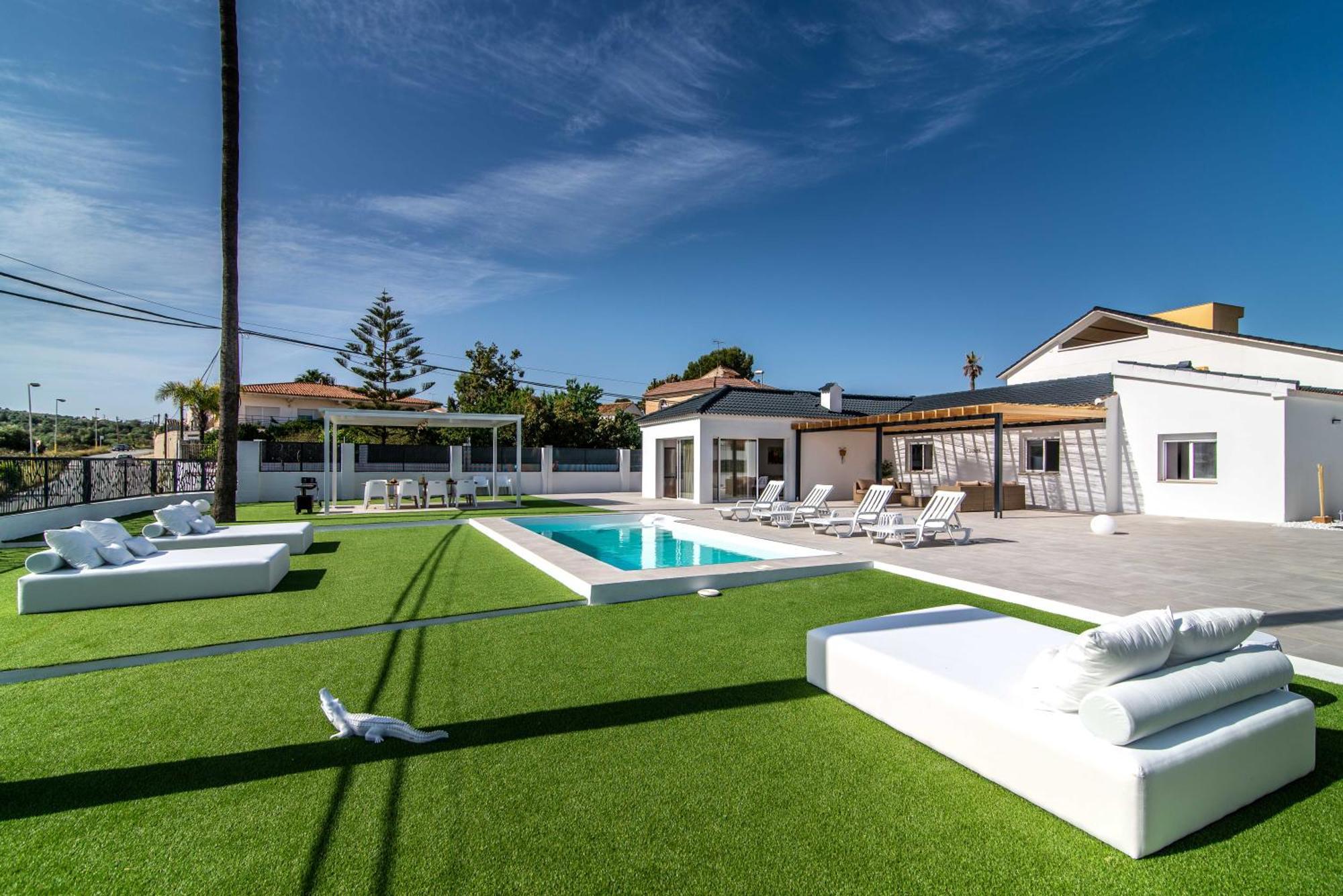 Palm Tree 5 Bdr Pool & Bbq