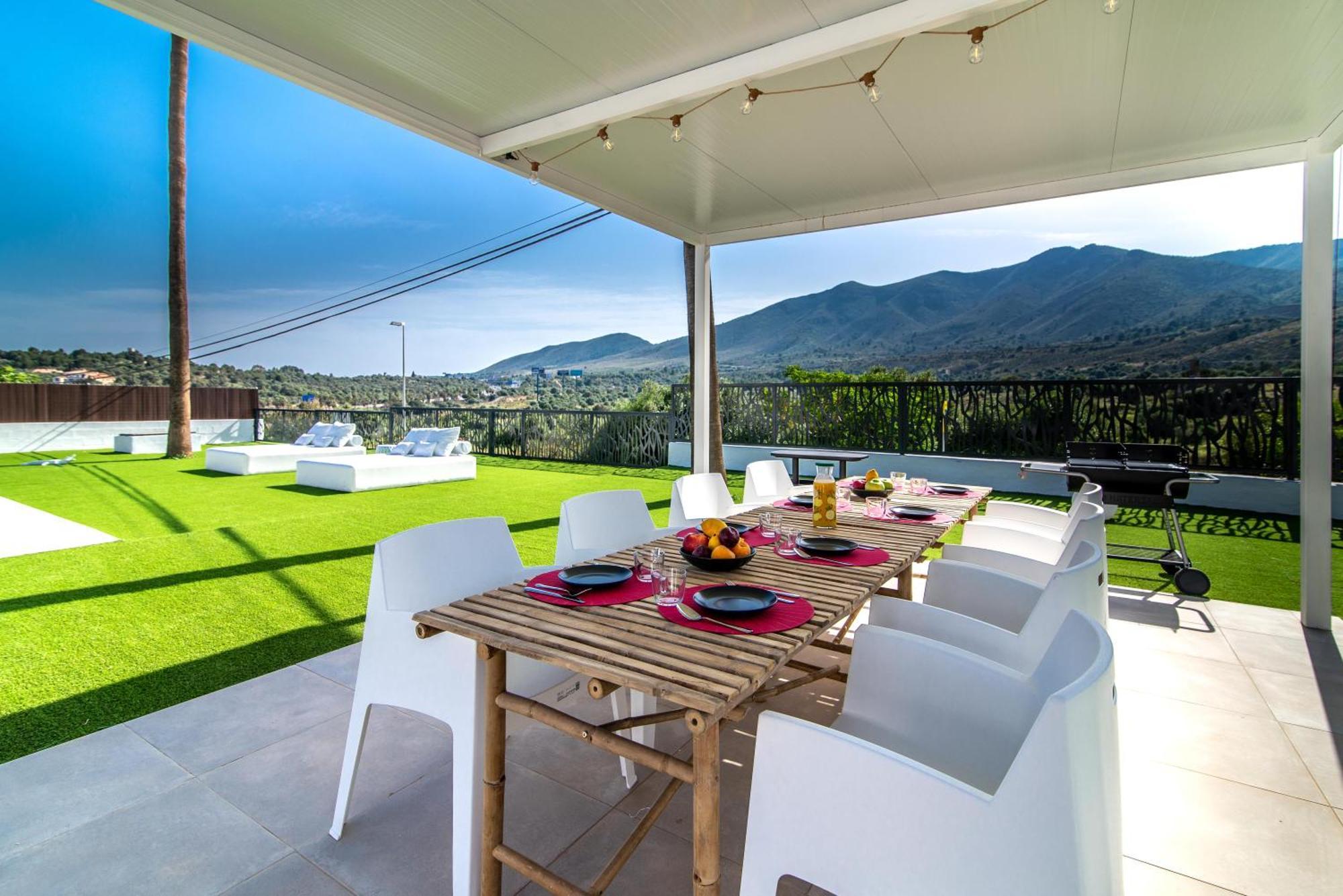 Palm Tree 5 Bdr Pool & Bbq Villa Torremolinos