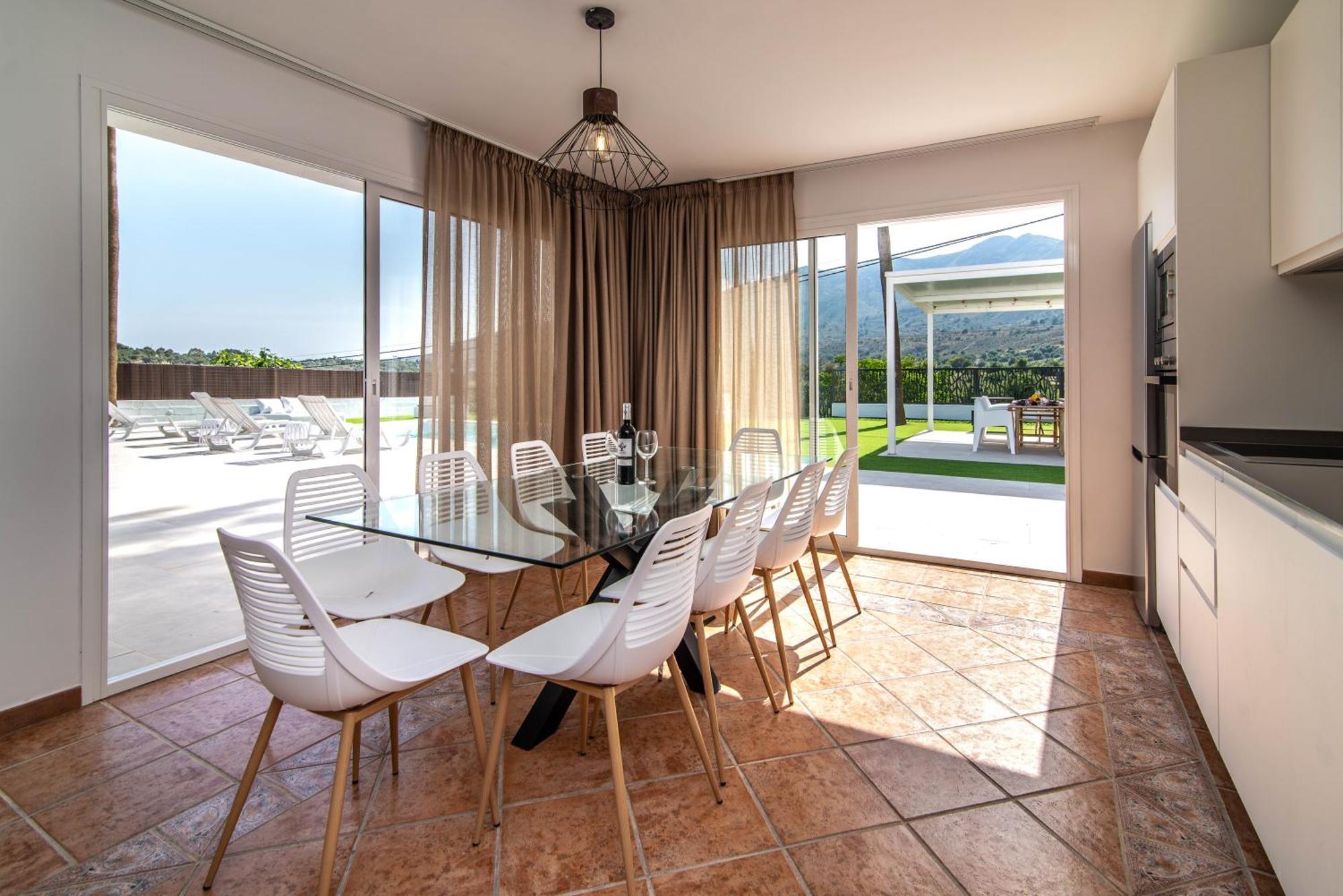 Palm Tree 5 Bdr Pool & Bbq Villa Torremolinos