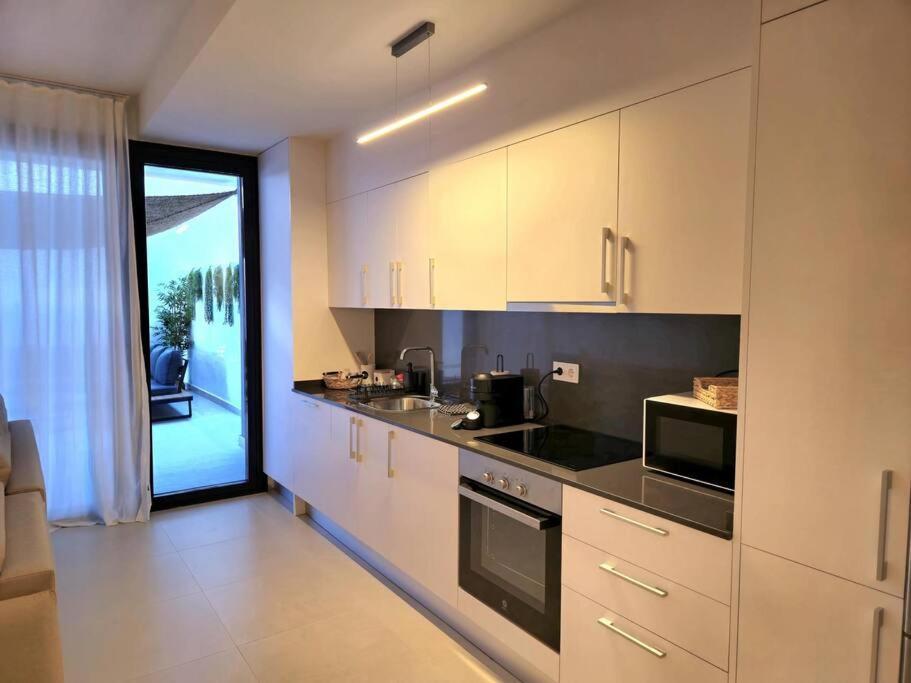 Apartment Samuel Luxury 2bedroom Apartment, Large Patio, Free Wifi And Private Parking By Namaste Elite *