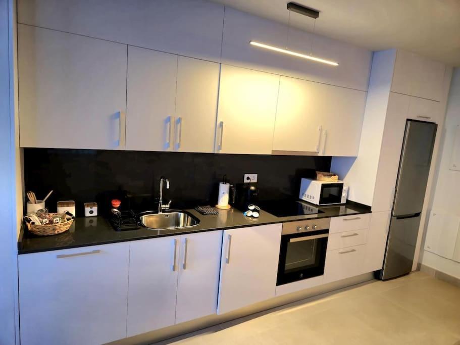 Samuel Luxury 2bedroom Apartment, Large Patio, Free Wifi And Private Parking By Namaste Elite Apartment