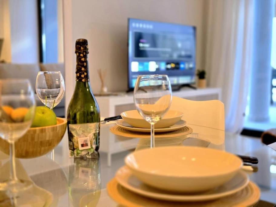 Apartment Samuel Luxury 2bedroom Apartment, Large Patio, Free Wifi And Private Parking By Namaste Elite