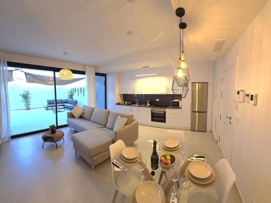 Apartment Samuel Luxury 2bedroom Apartment, Large Patio, Free Wifi And Private Parking By Namaste Elite