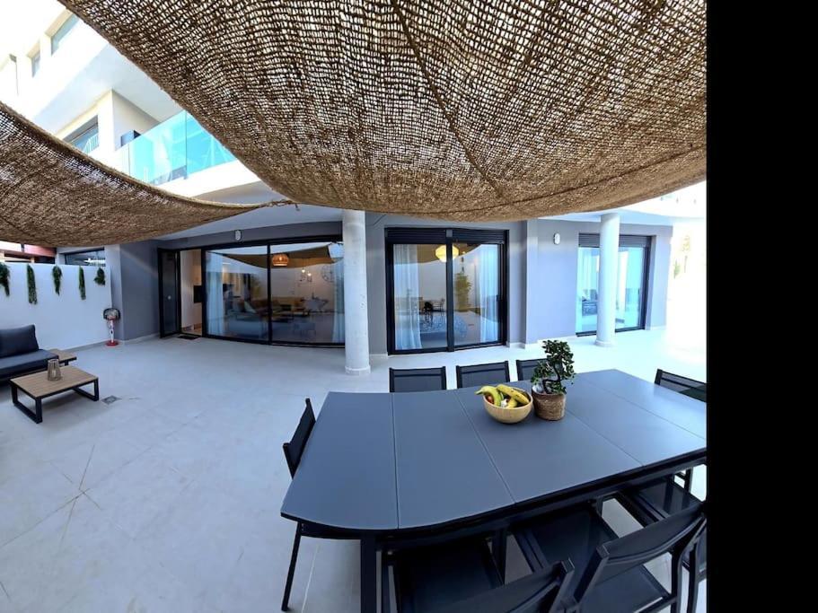 Apartment Samuel Luxury 2bedroom Apartment, Large Patio, Free Wifi And Private Parking By Namaste Elite *