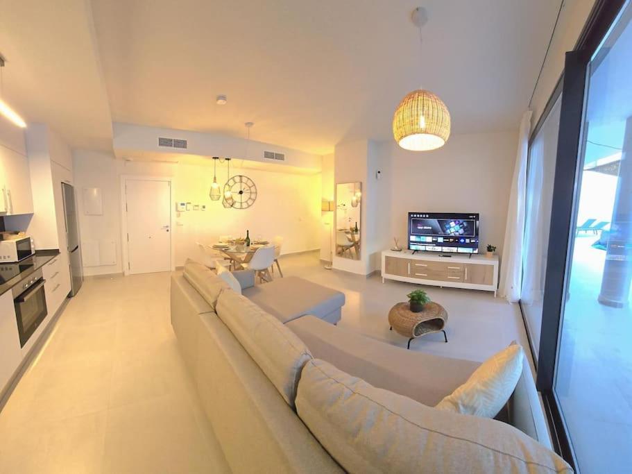Samuel Luxury 2bedroom Apartment, Large Patio, Free Wifi And Private Parking By Namaste Elite Apartment *
