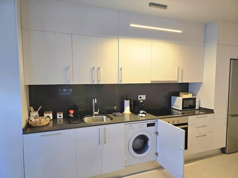 Apartment Samuel Luxury 2bedroom Apartment, Large Patio, Free Wifi And Private Parking By Namaste Elite *
