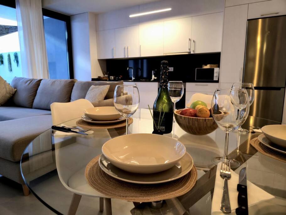 Apartment Samuel Luxury 2bedroom Apartment, Large Patio, Free Wifi And Private Parking By Namaste Elite