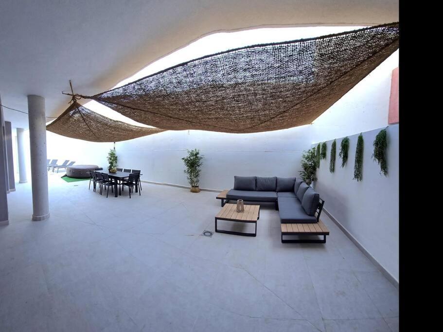 Apartment Samuel Luxury 2bedroom Apartment, Large Patio, Free Wifi And Private Parking By Namaste Elite *