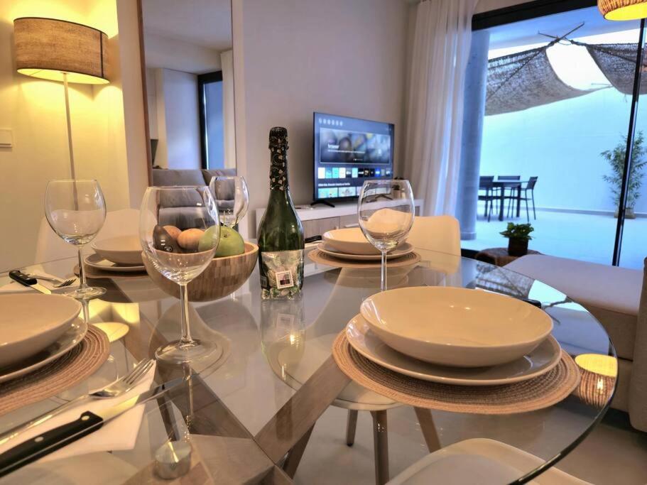 Samuel Luxury 2bedroom Apartment, Large Patio, Free Wifi And Private Parking By Namaste Elite * Torremolinos