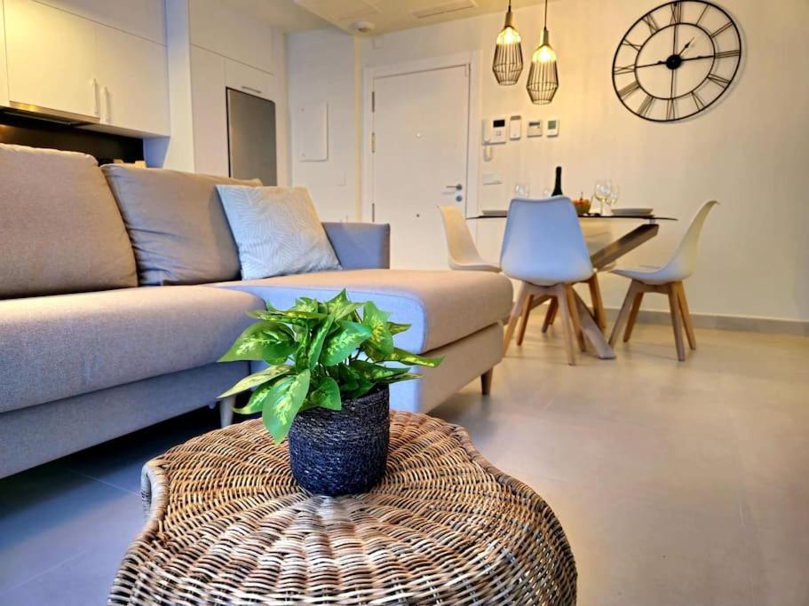 Samuel Luxury 2bedroom Apartment, Large Patio, Free Wifi And Private Parking By Namaste Elite