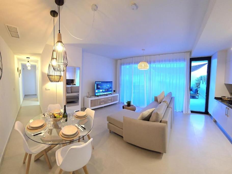 Samuel Luxury 2bedroom Apartment, Large Patio, Free Wifi And Private Parking By Namaste Elite Apartment