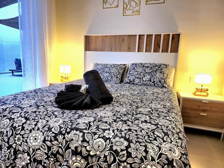 Apartment Samuel Luxury 2bedroom Apartment, Large Patio, Free Wifi And Private Parking By Namaste Elite *