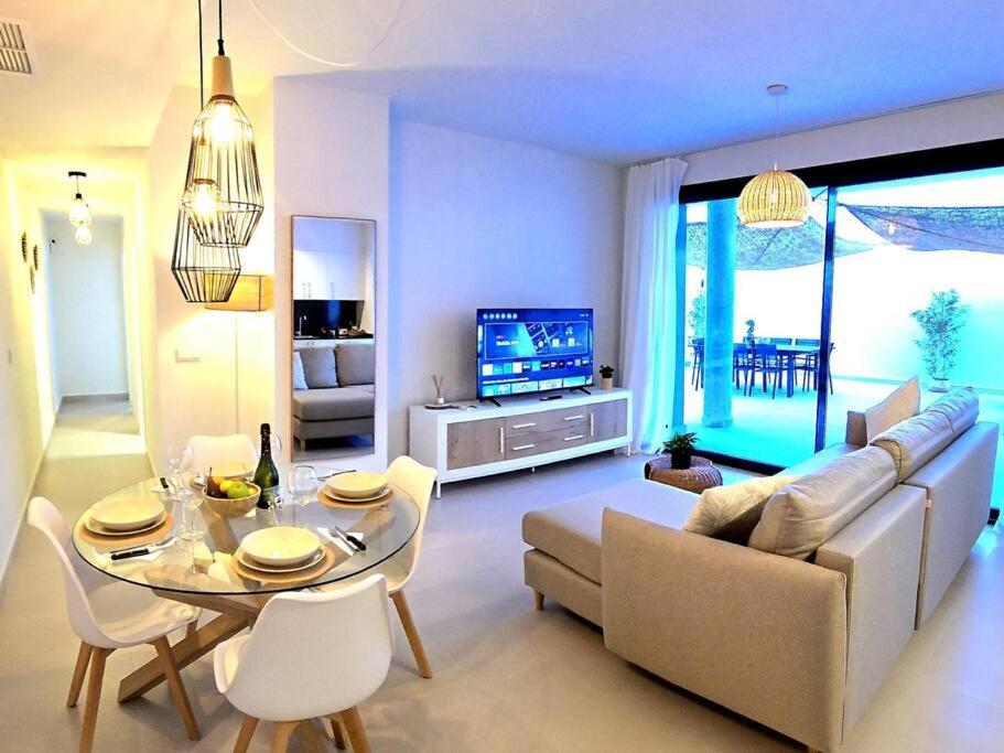 Samuel Luxury 2bedroom Apartment, Large Patio, Free Wifi And Private Parking By Namaste Elite Apartment *