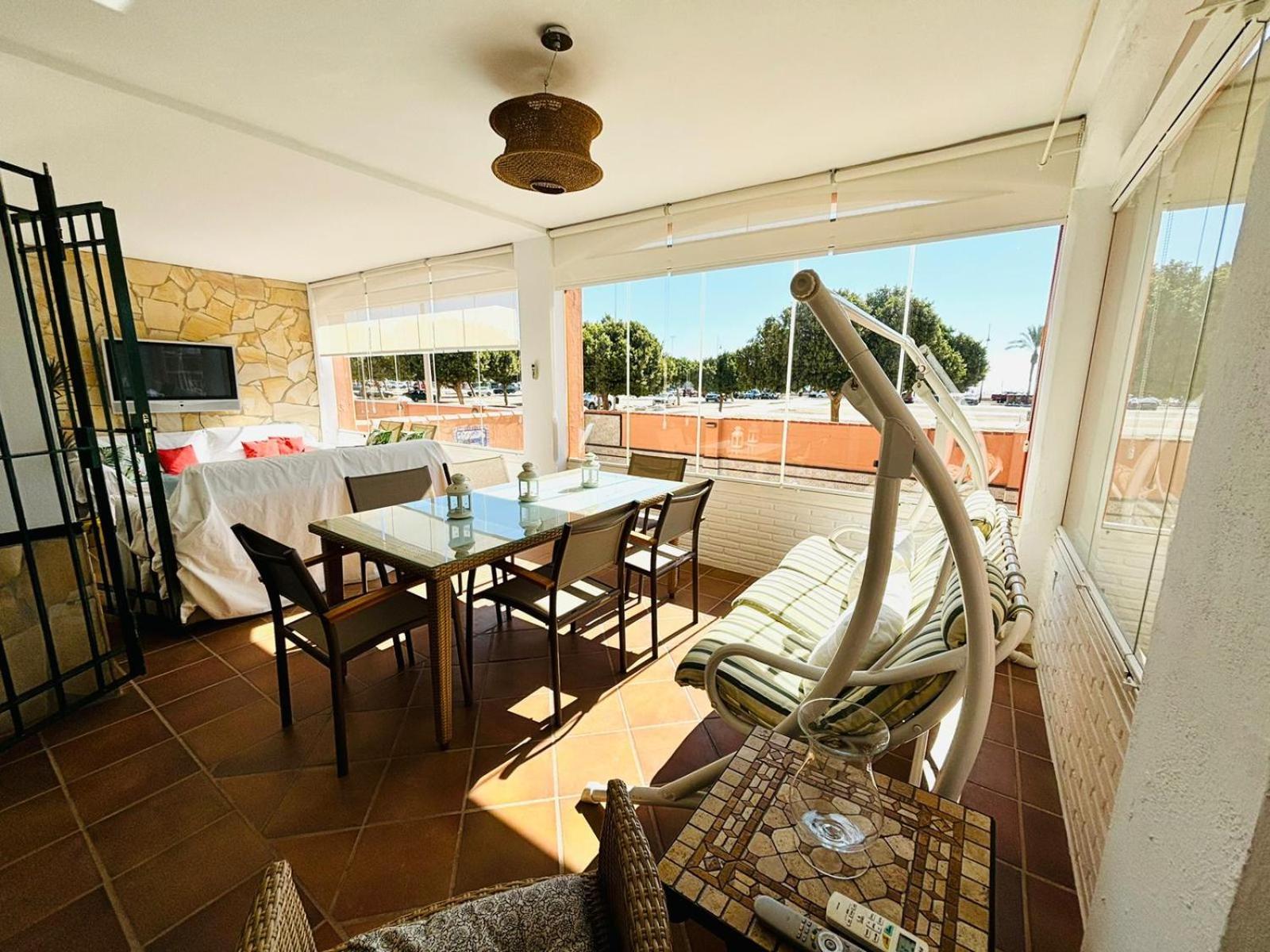 Con Piscina Privada En Primera Linea De Playa Torremolinos