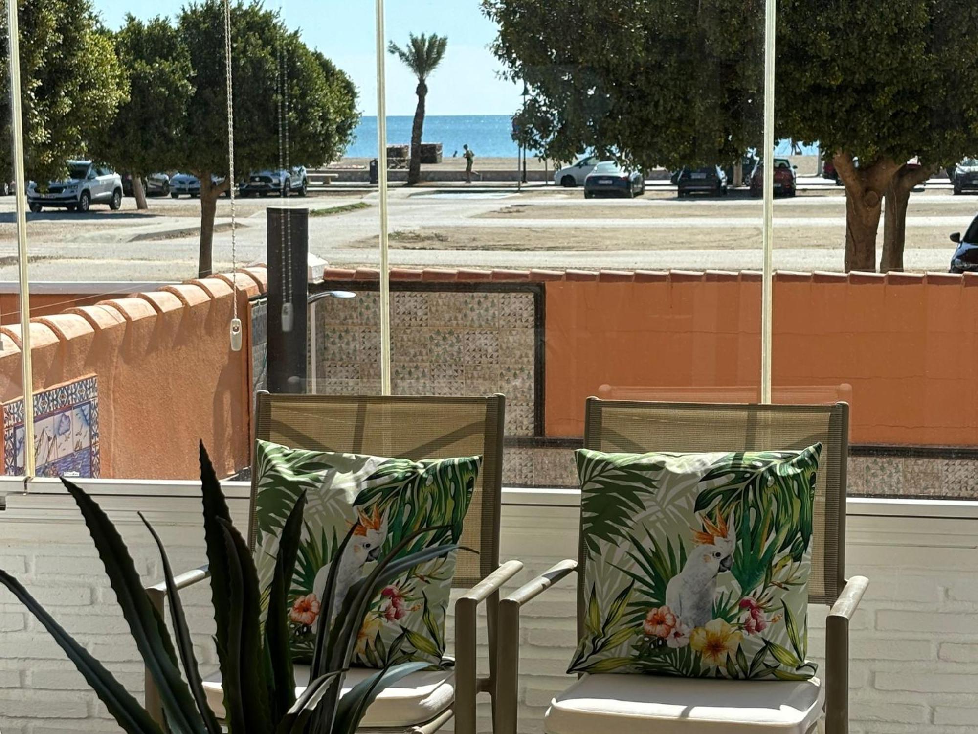 Con Piscina Privada En Primera Linea De Playa *