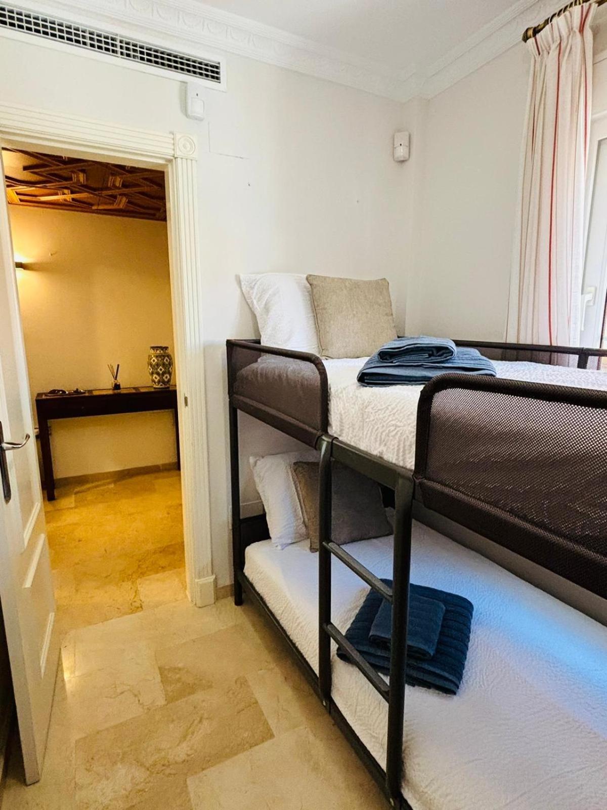 Villa Con Piscina Privada En Primera Linea De Playa Torremolinos