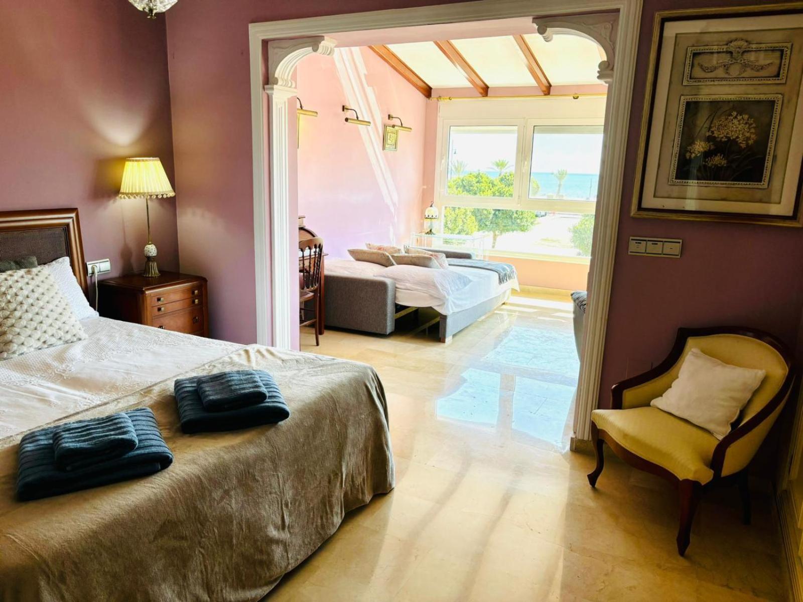 Con Piscina Privada En Primera Linea De Playa Villa