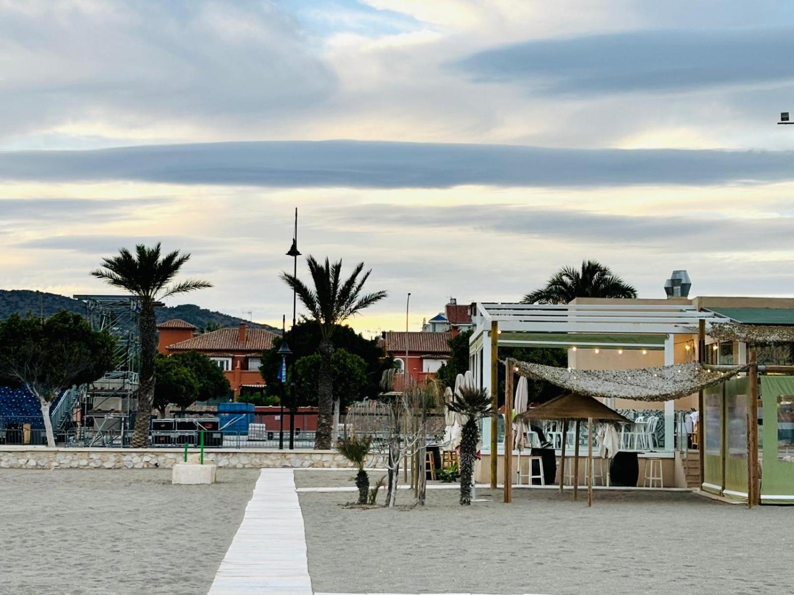 Villa Con Piscina Privada En Primera Linea De Playa *
