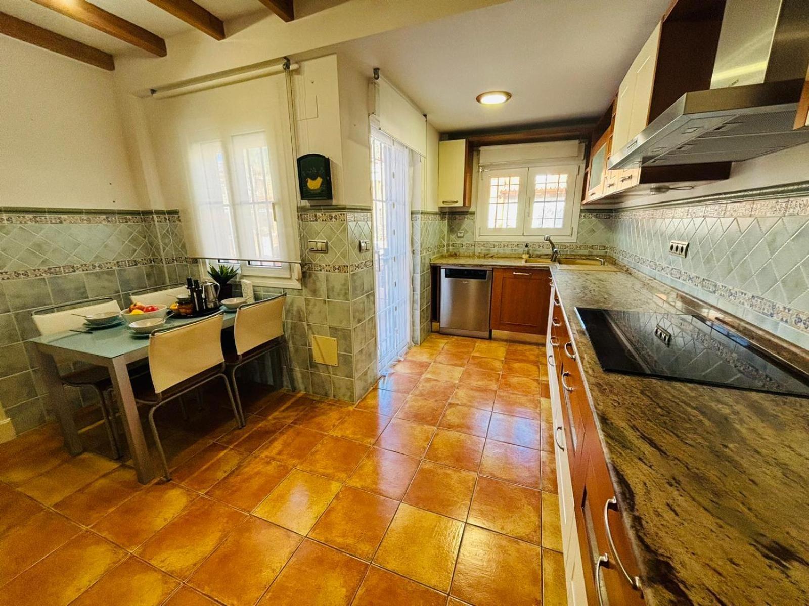 Con Piscina Privada En Primera Linea De Playa Villa