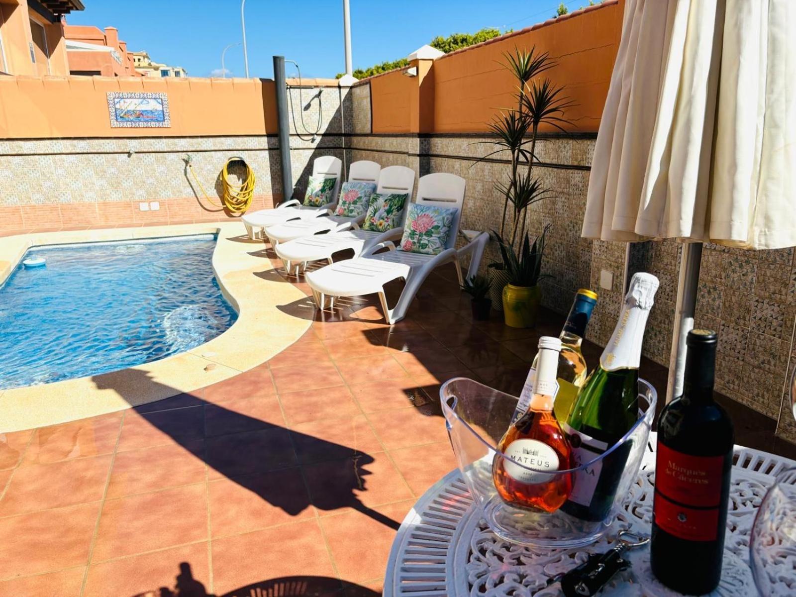 Con Piscina Privada En Primera Linea De Playa * Torremolinos