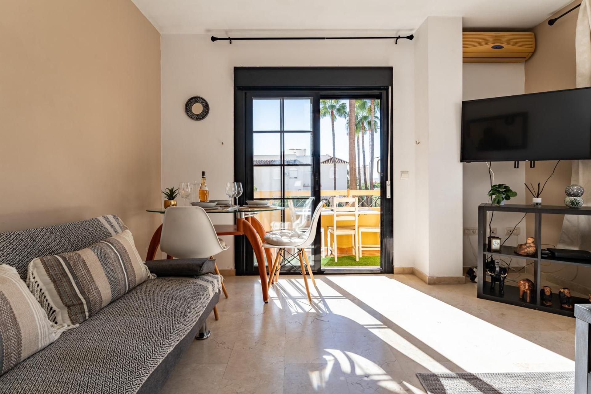 Malagasuite Beautiful Pool & Parking Apartment *
