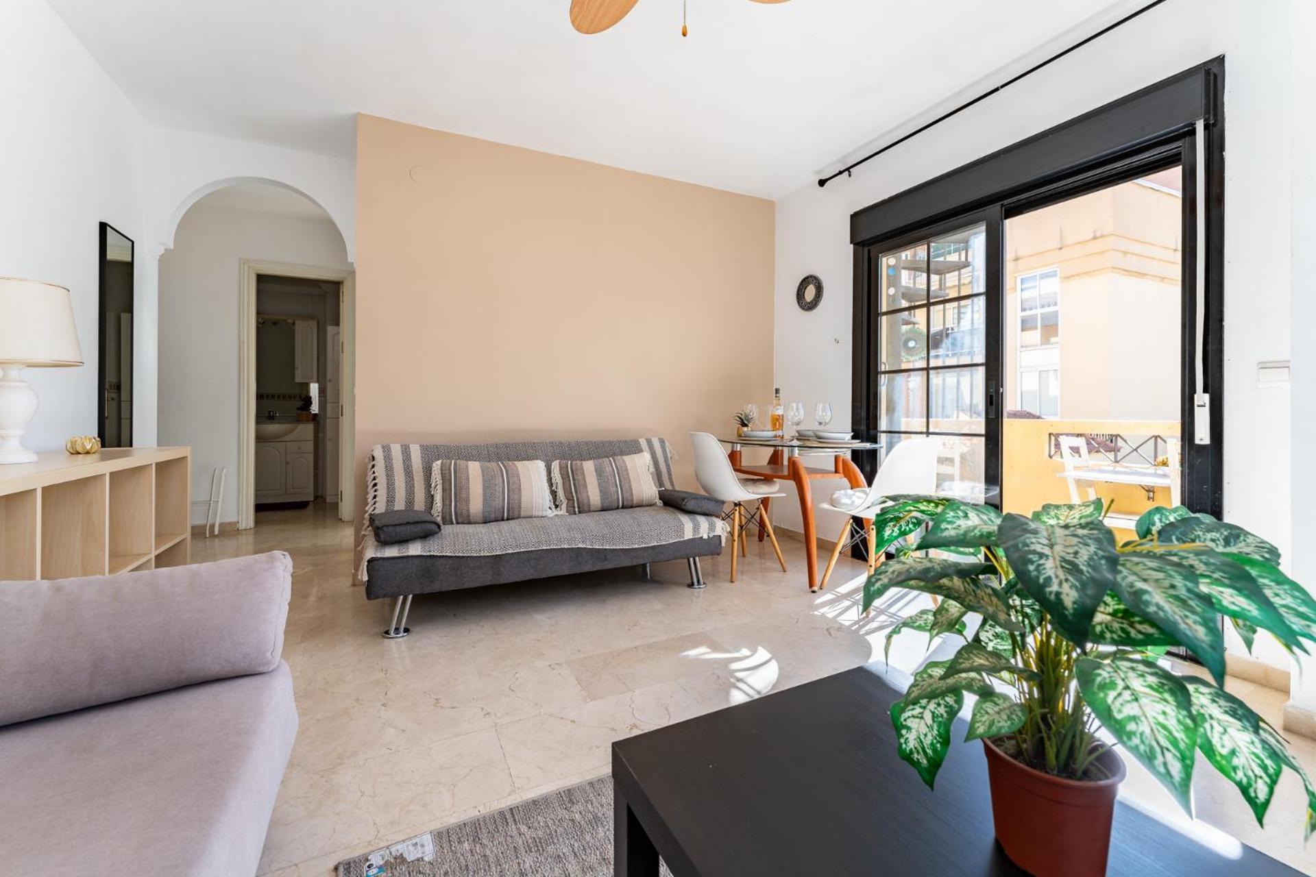 Malagasuite Beautiful Pool & Parking Apartment