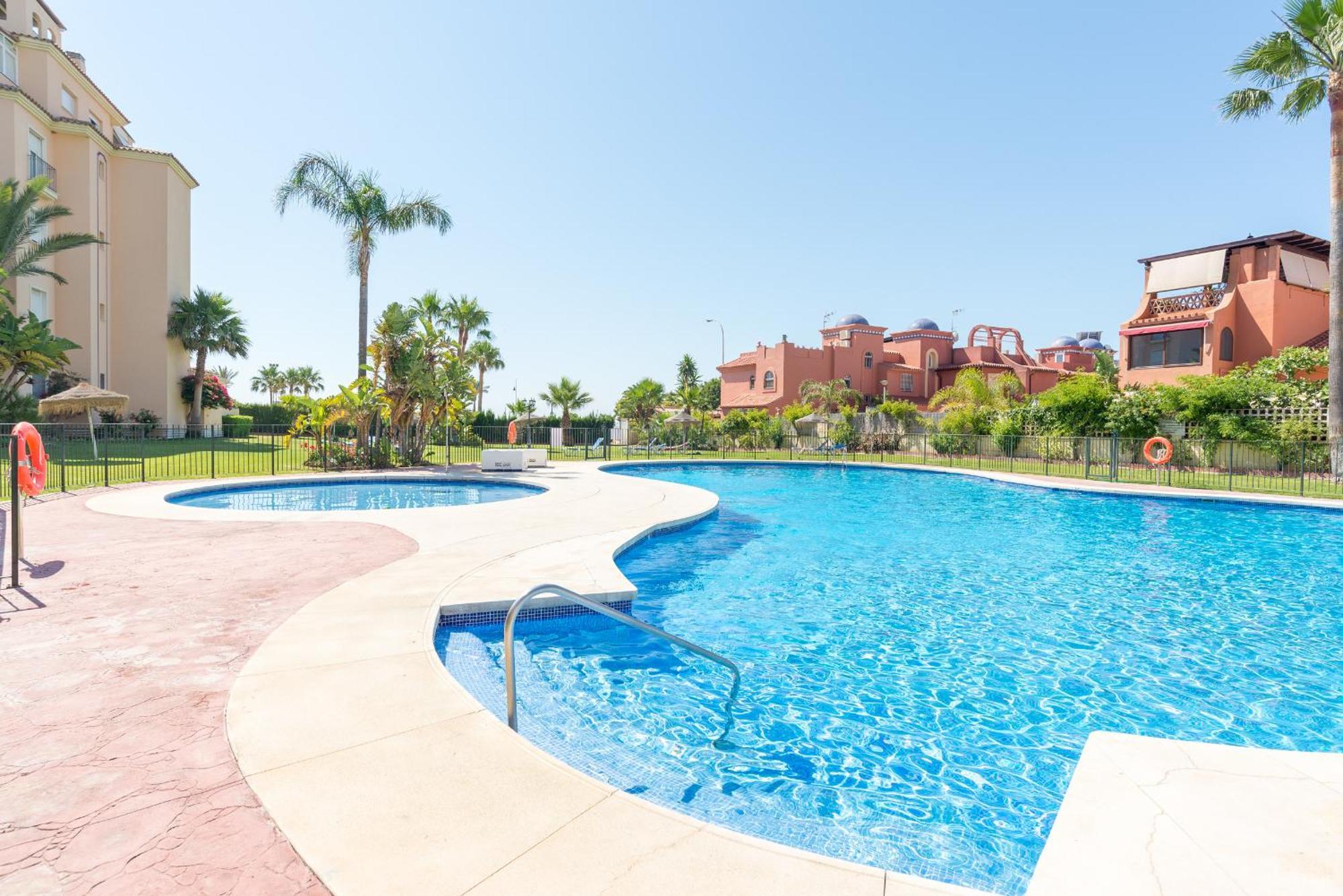 Boho Chic- Beachfront - Free Bikes - Salt Water Pool *
