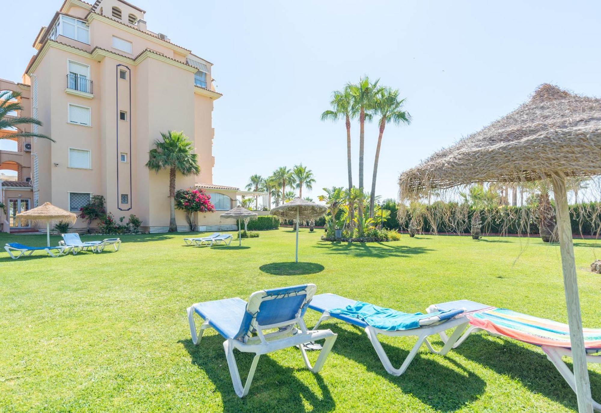 Boho Chic- Beachfront - Free Bikes - Salt Water Pool * Torremolinos