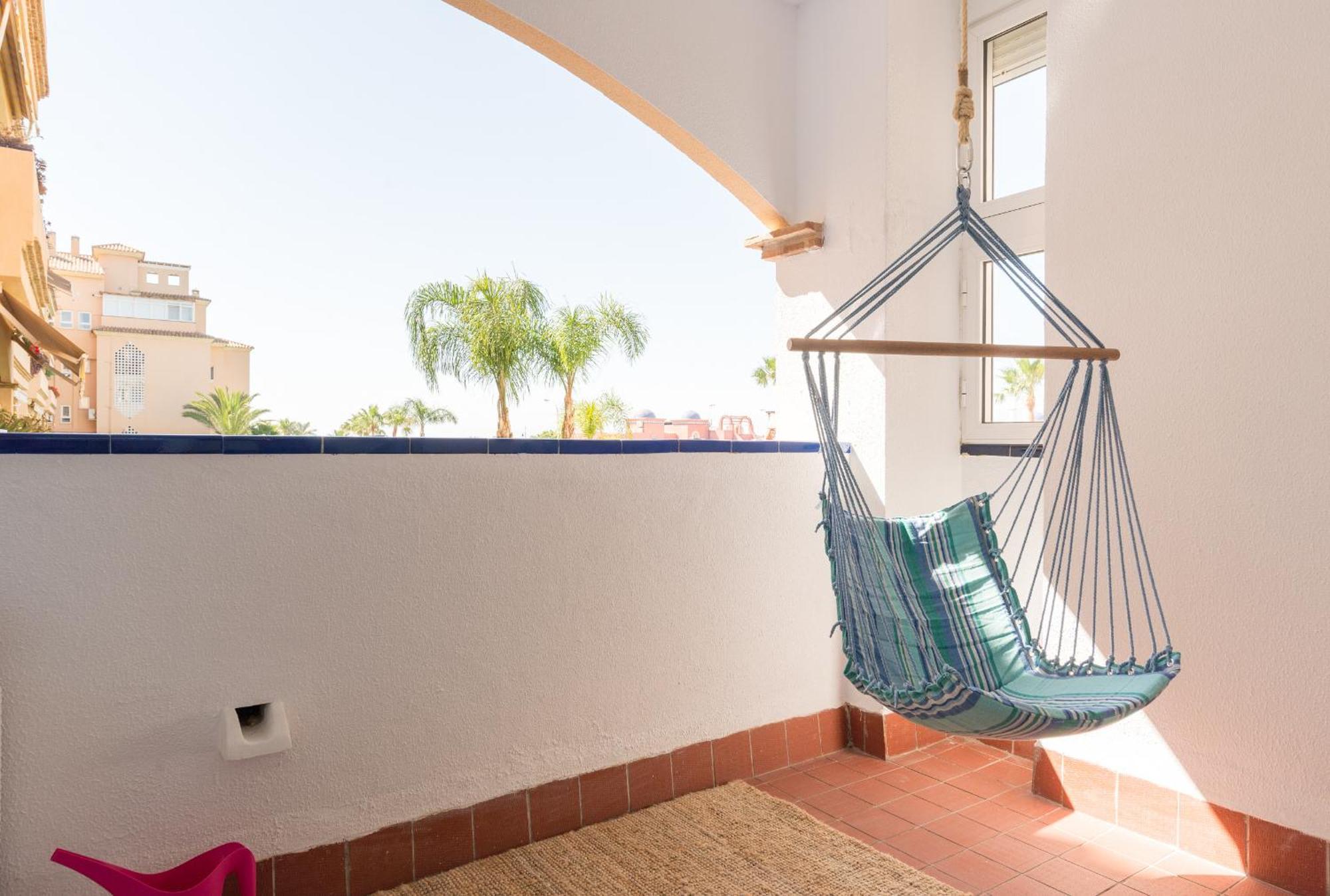 Boho Chic- Beachfront - Free Bikes - Salt Water Pool Apartment