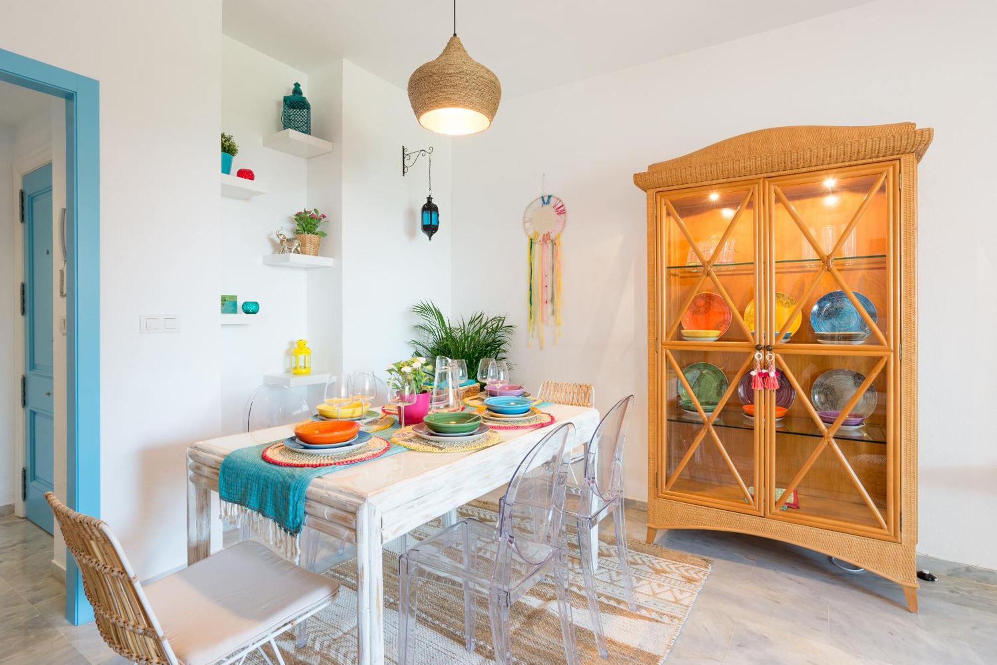 Apartment Boho Chic- Beachfront - Free Bikes - Salt Water Pool