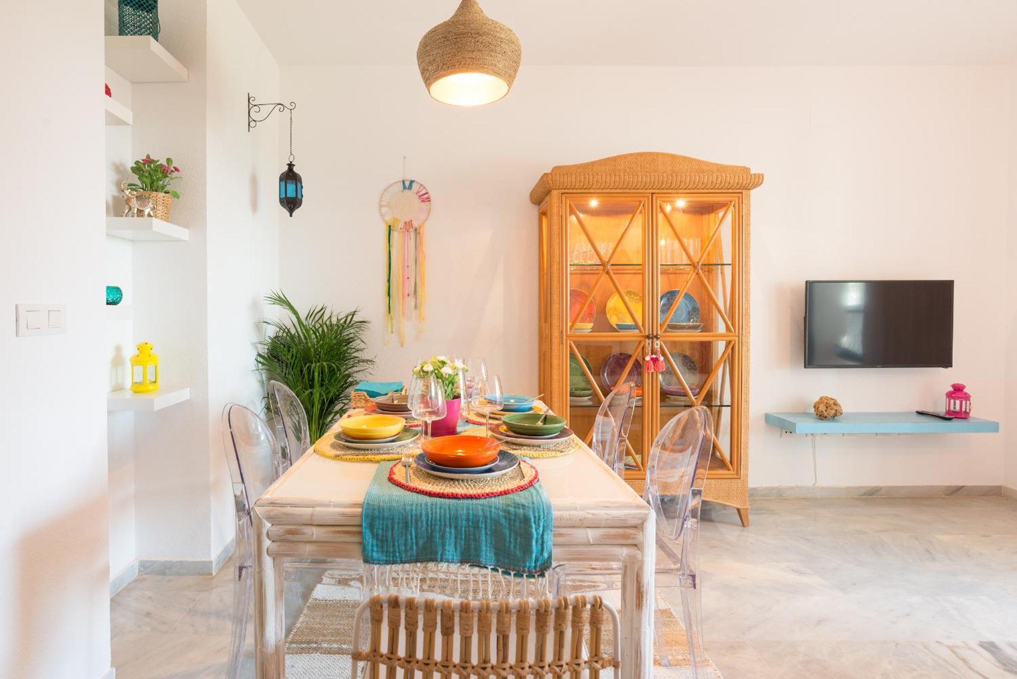 Boho Chic- Beachfront - Free Bikes - Salt Water Pool Apartment