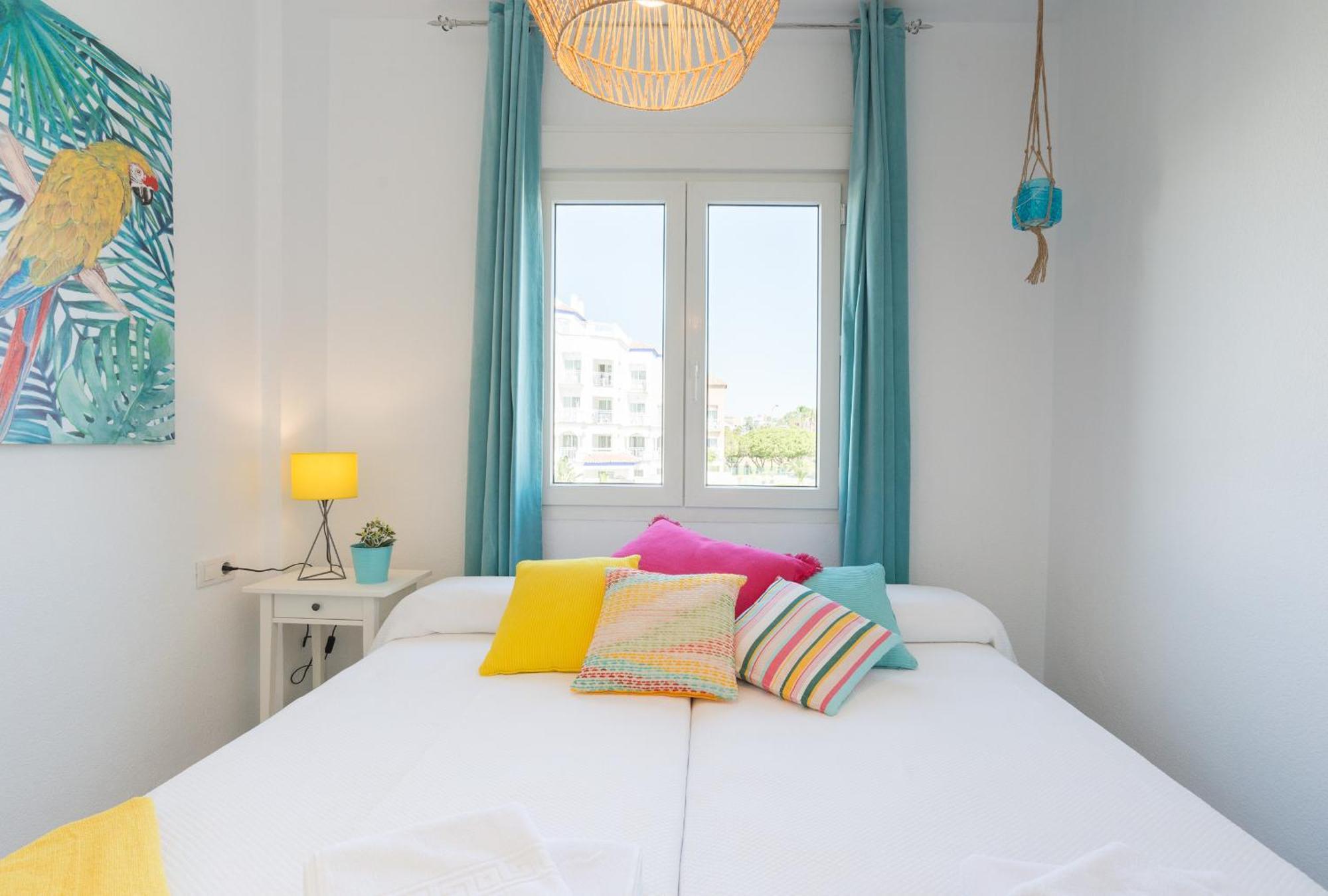 Boho Chic- Beachfront - Free Bikes - Salt Water Pool Apartment *