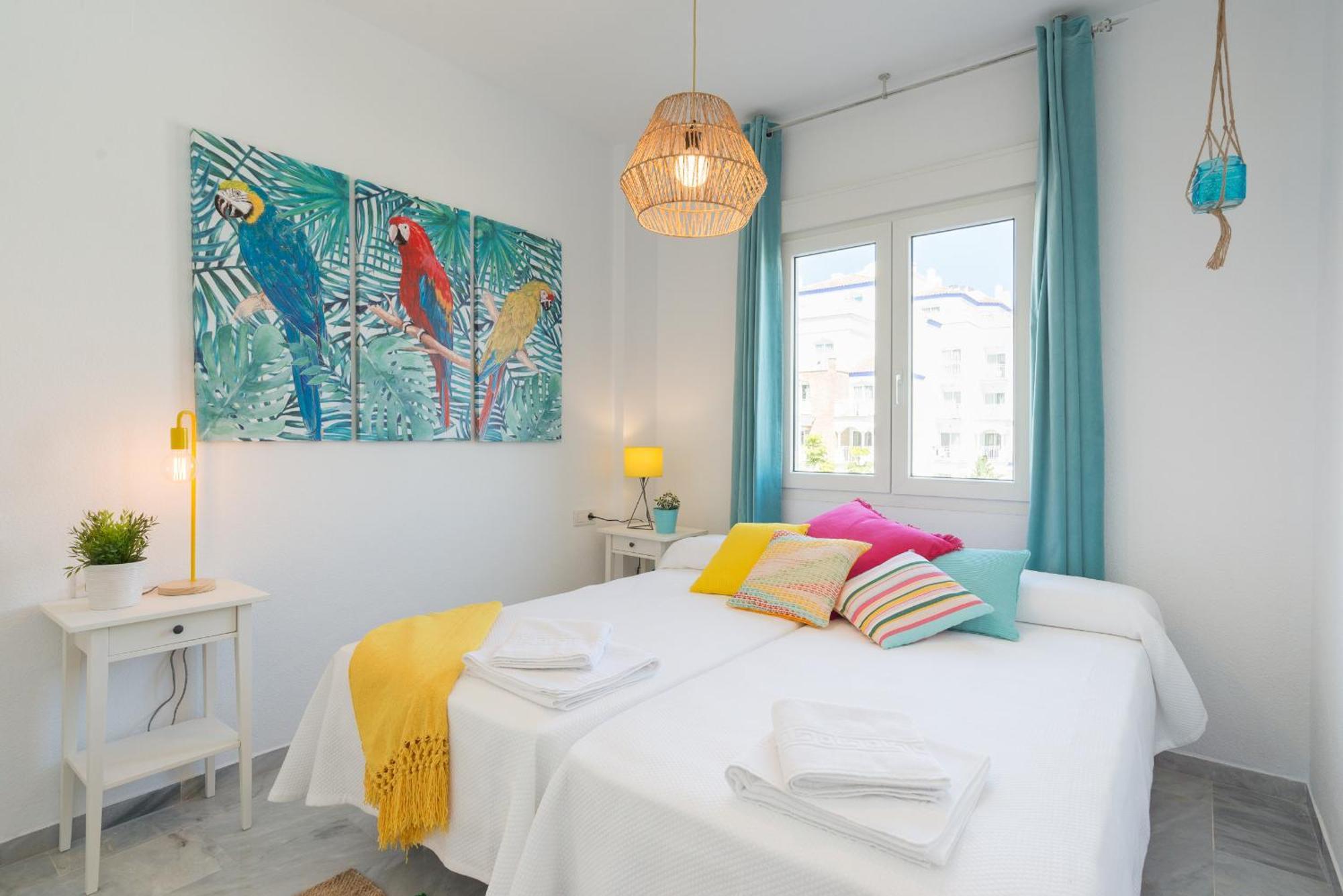 Boho Chic- Beachfront - Free Bikes - Salt Water Pool Apartment Torremolinos