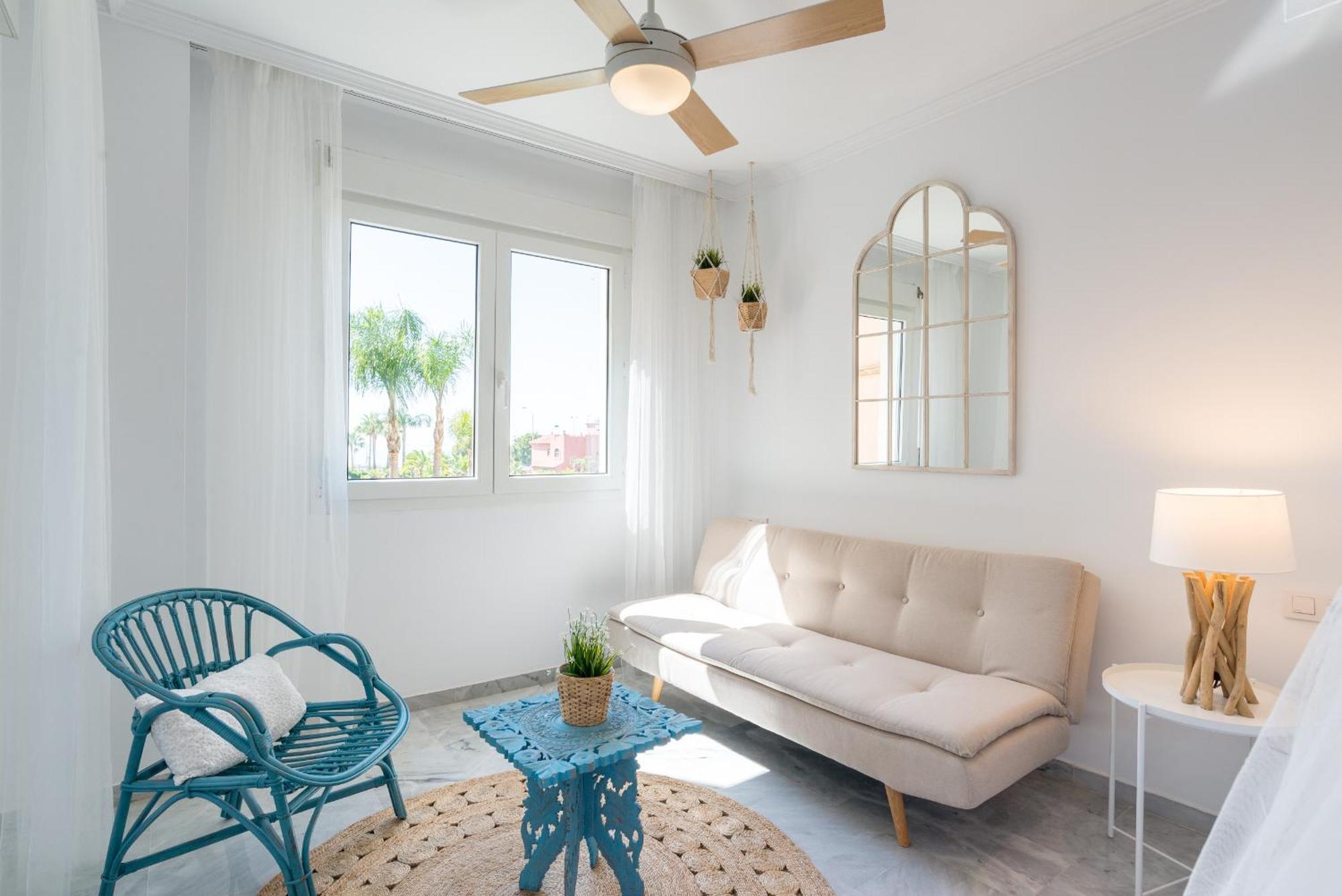 Apartment Boho Chic- Beachfront - Free Bikes - Salt Water Pool Torremolinos
