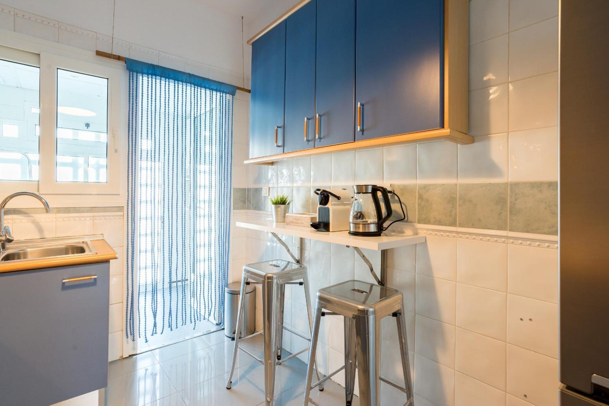 Apartment Boho Chic- Beachfront - Free Bikes - Salt Water Pool *