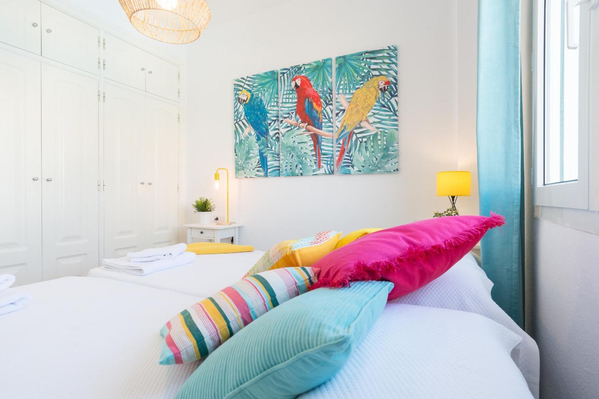 Boho Chic- Beachfront - Free Bikes - Salt Water Pool *